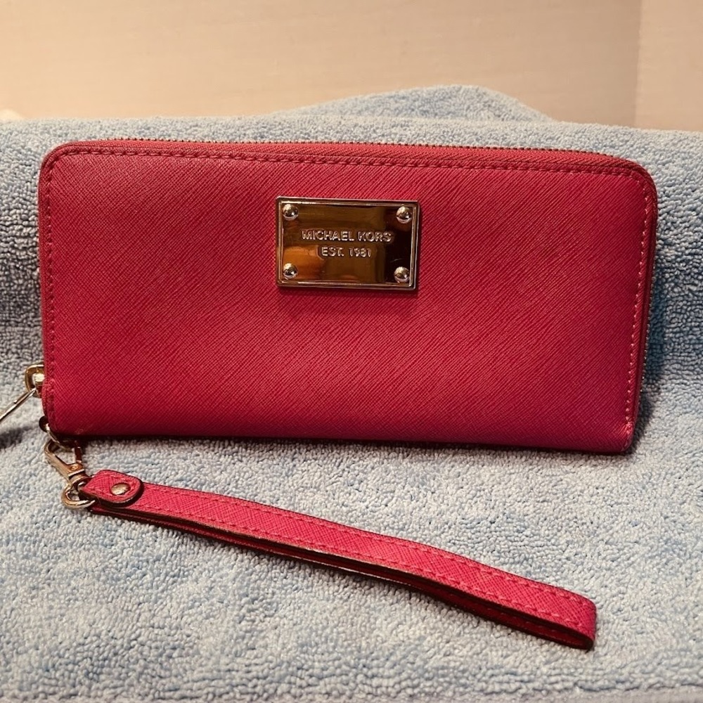 Michael Kors Wallet Womens Pink Saffiano Leather Zip Clutch Wristlet Purse Bag